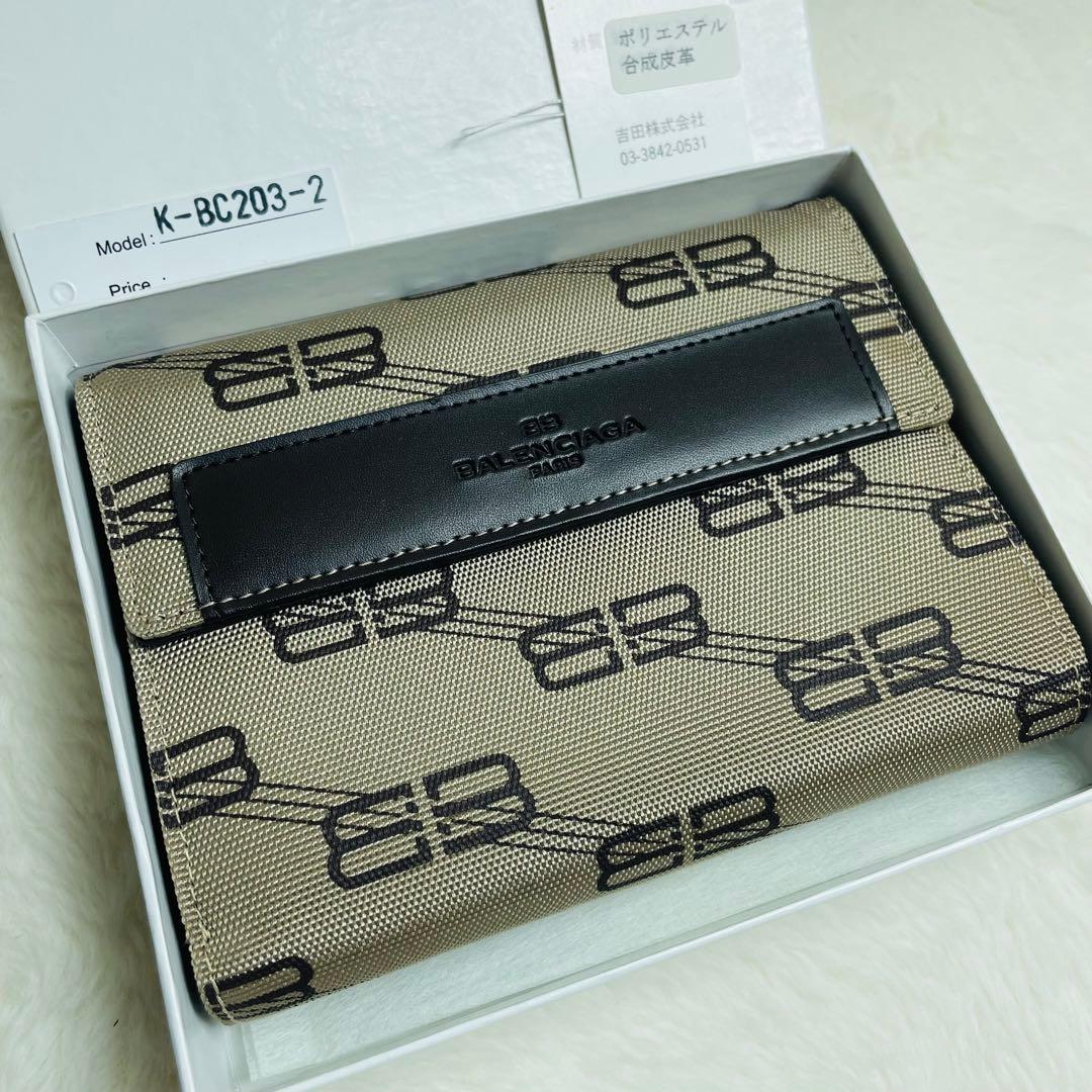 新品未使用　BALENCIAGA バレンシアガライセンスレザー　折り財布激レア