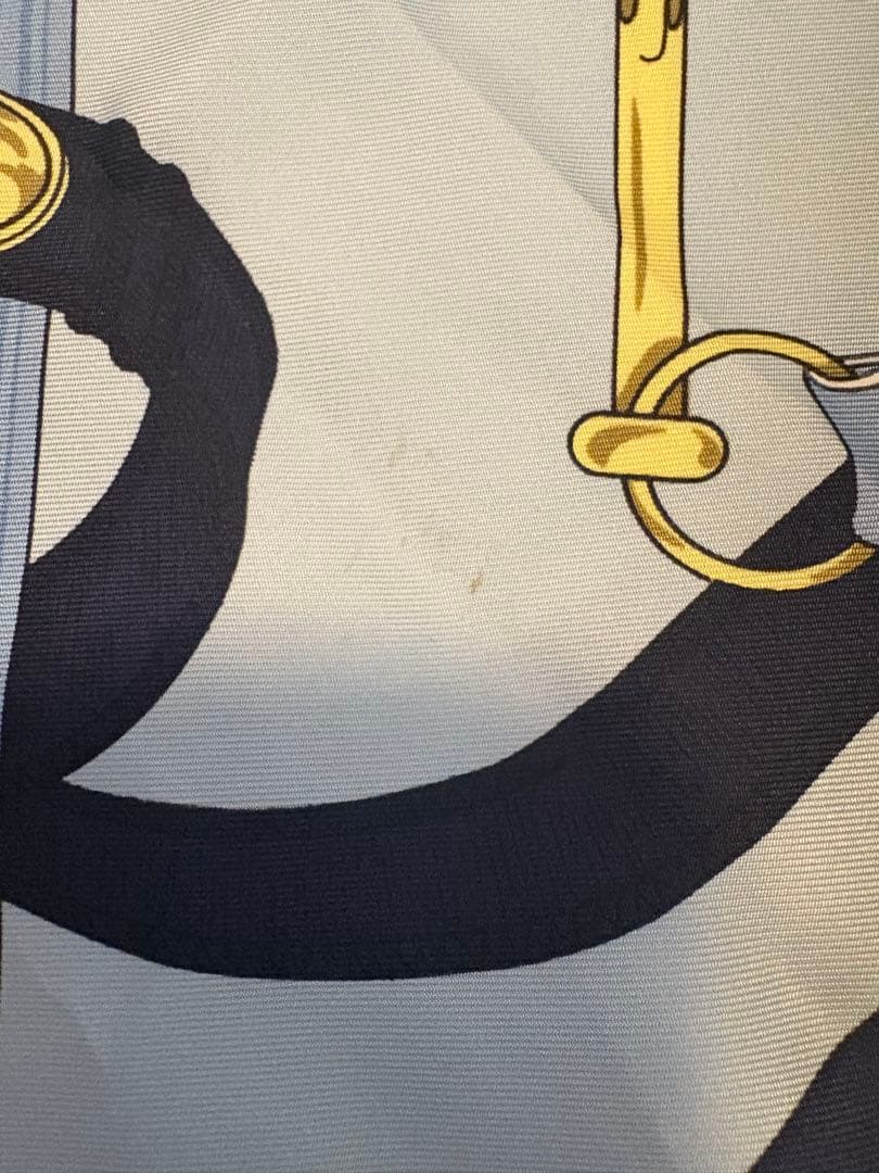 HERMÈS エルメススカーフ カレ90 エプロン・ドール 黄金の拍車