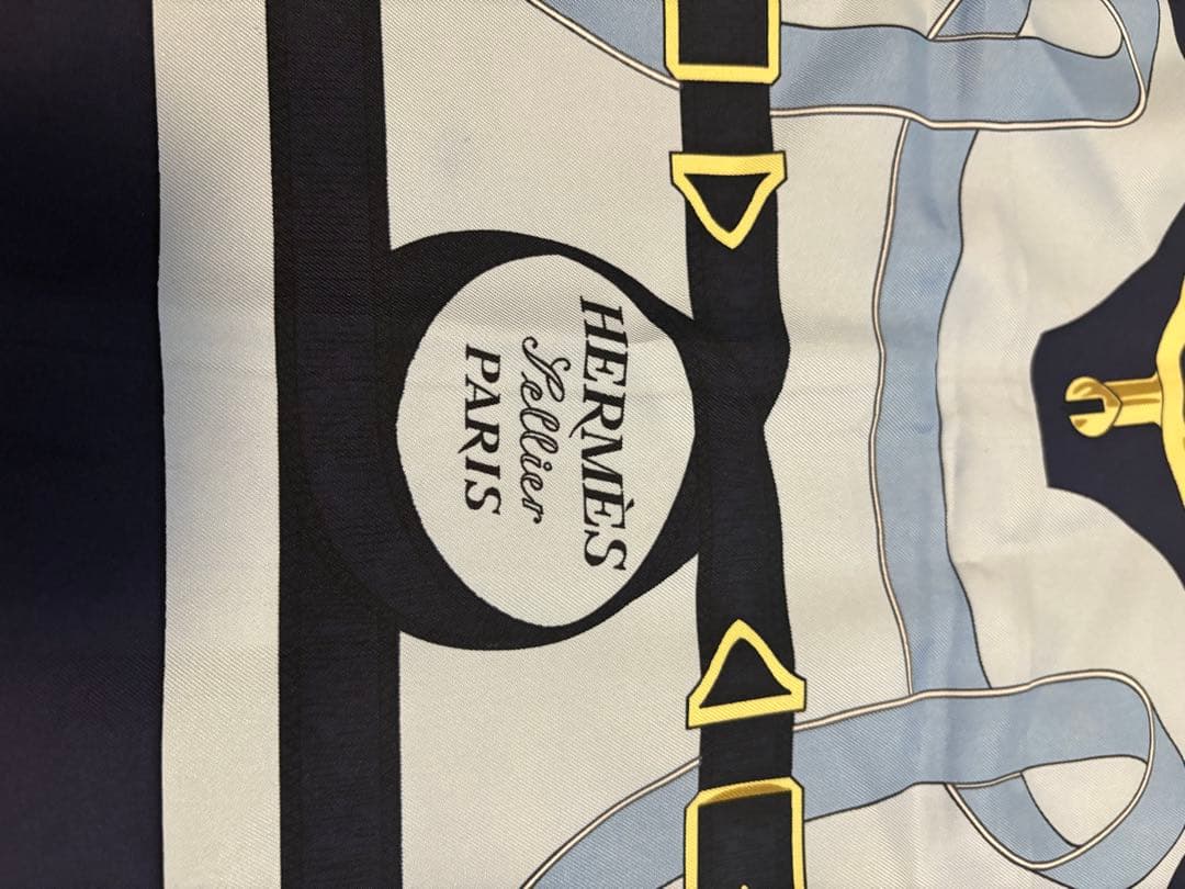 HERMÈS エルメススカーフ カレ90 エプロン・ドール 黄金の拍車