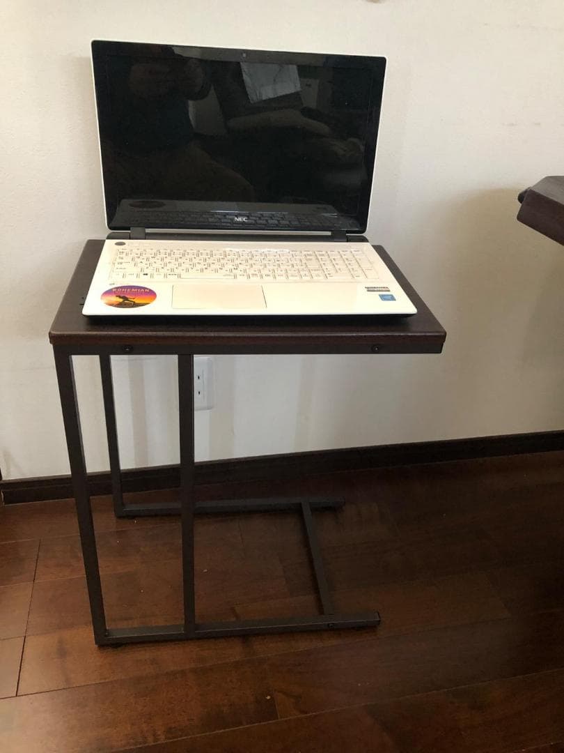 スタイリッシュで実用的　サイドテーブル　ナイト　シンプル