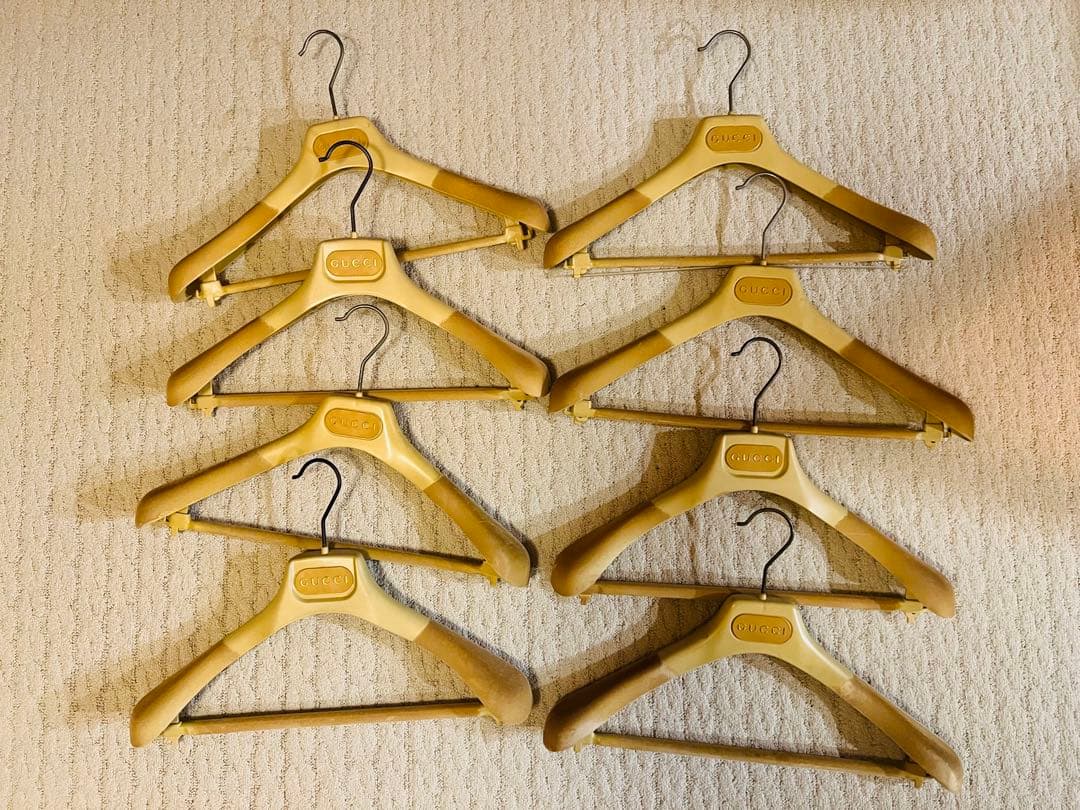 GUCCI ベージュハンガー 8本セット！！