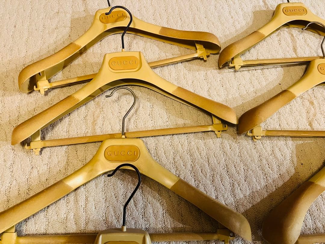 GUCCI ベージュハンガー 8本セット！！