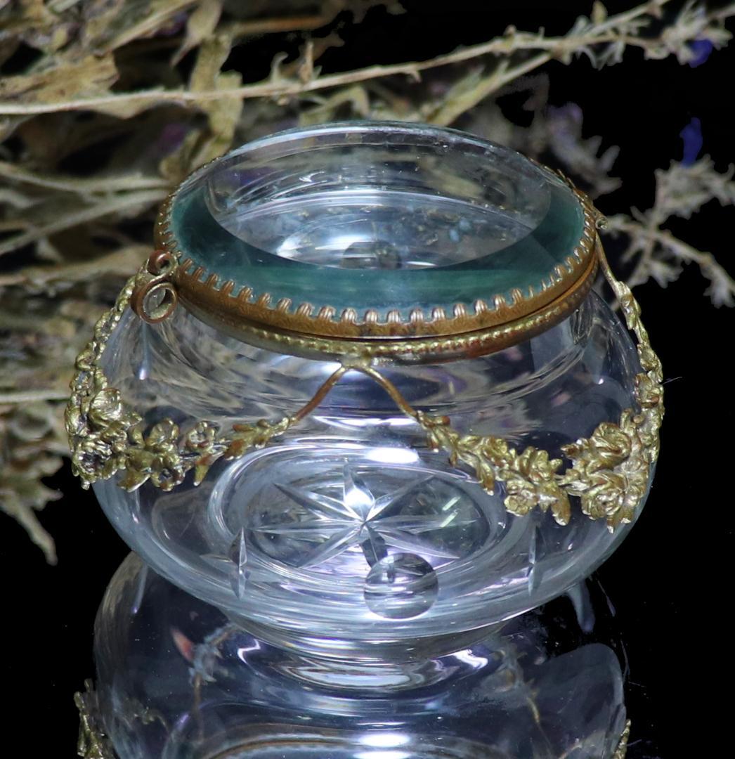 オールド・バカラ 1880年頃 ブロンズ装飾 花つなぎ文様 蓋物 小物入れ