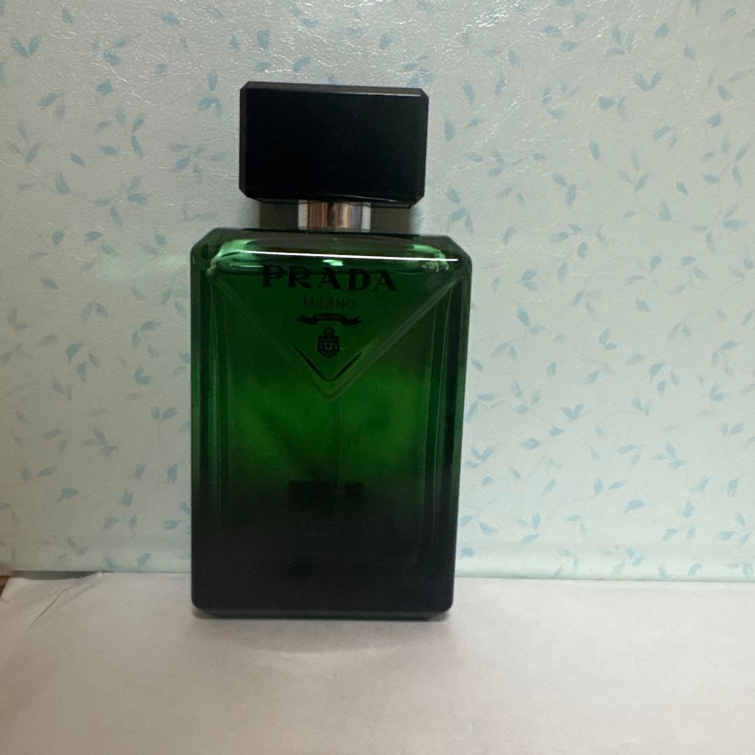 PRADA グリーン香水