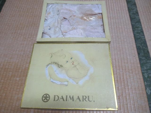 未使用（シミあり）昭和初期 大丸 赤ちゃんデザイン◆刺繍シルク製ベビードレス2点