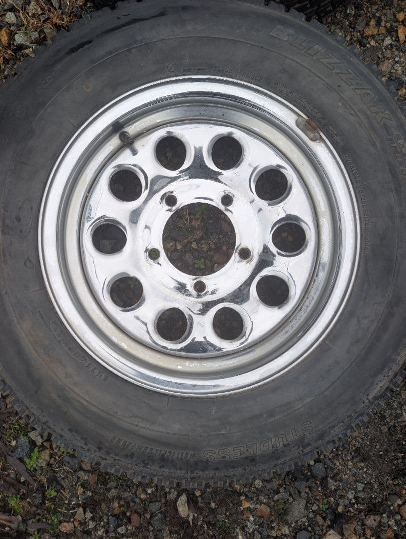 ジムニースタッドレス　4本　メッキホイール