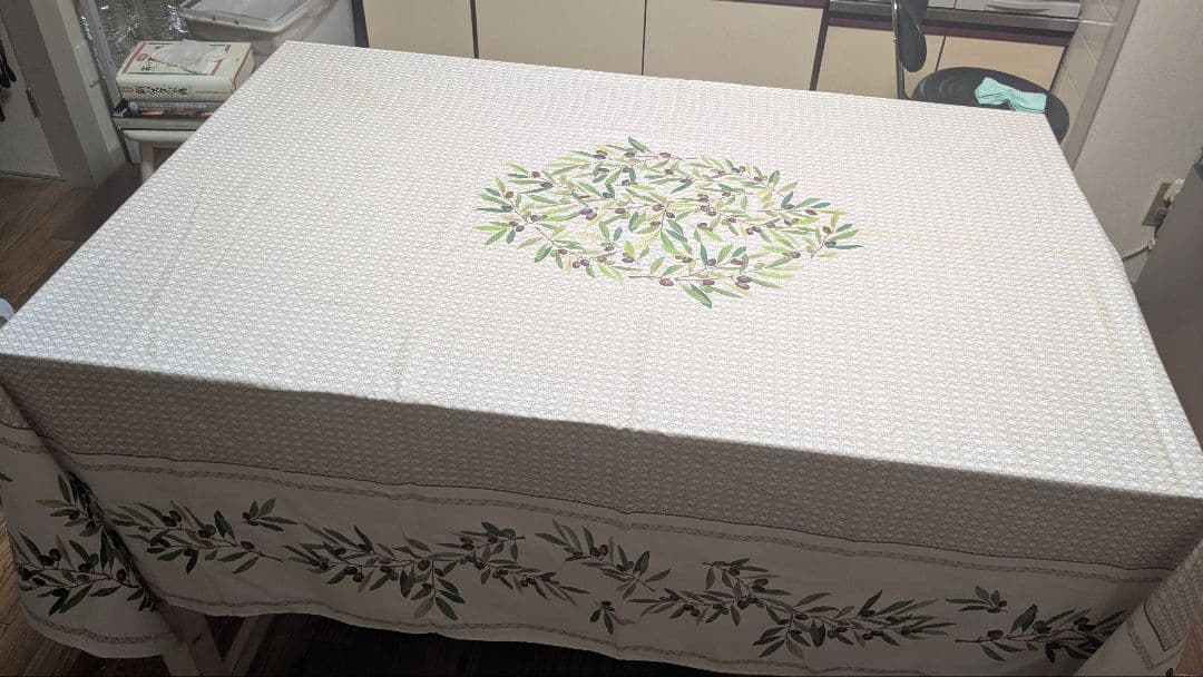 フランス製オリーブ柄のテーブルクロス200×156撥水加工