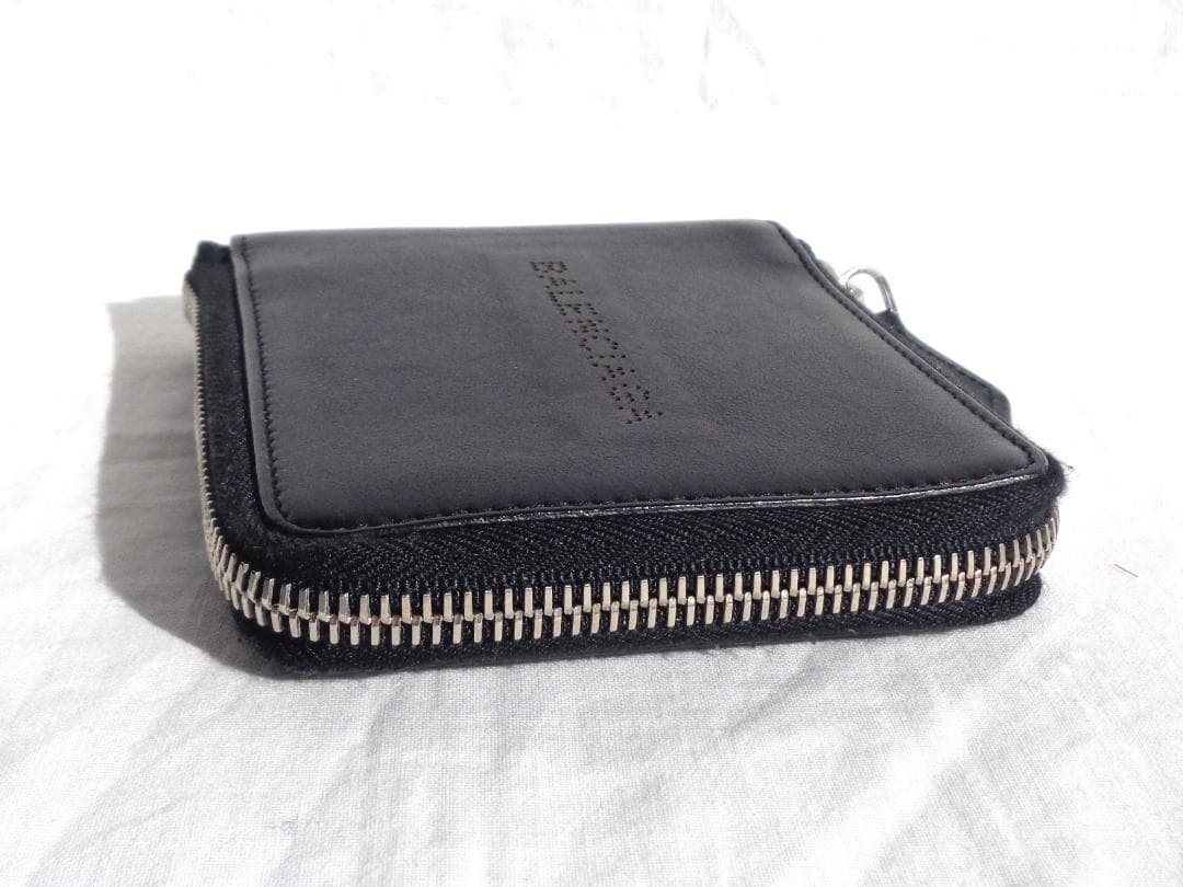 美品 BALENCIAGA パンチングロゴレザーラウンドジップ二つ折り財布 黒