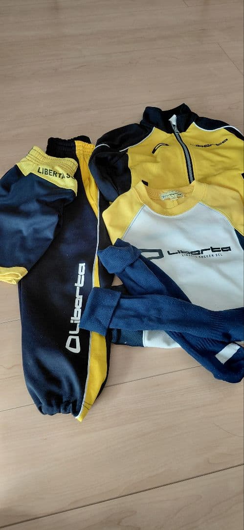 Liberta サッカーウェアとソックスセット　１１５センチ