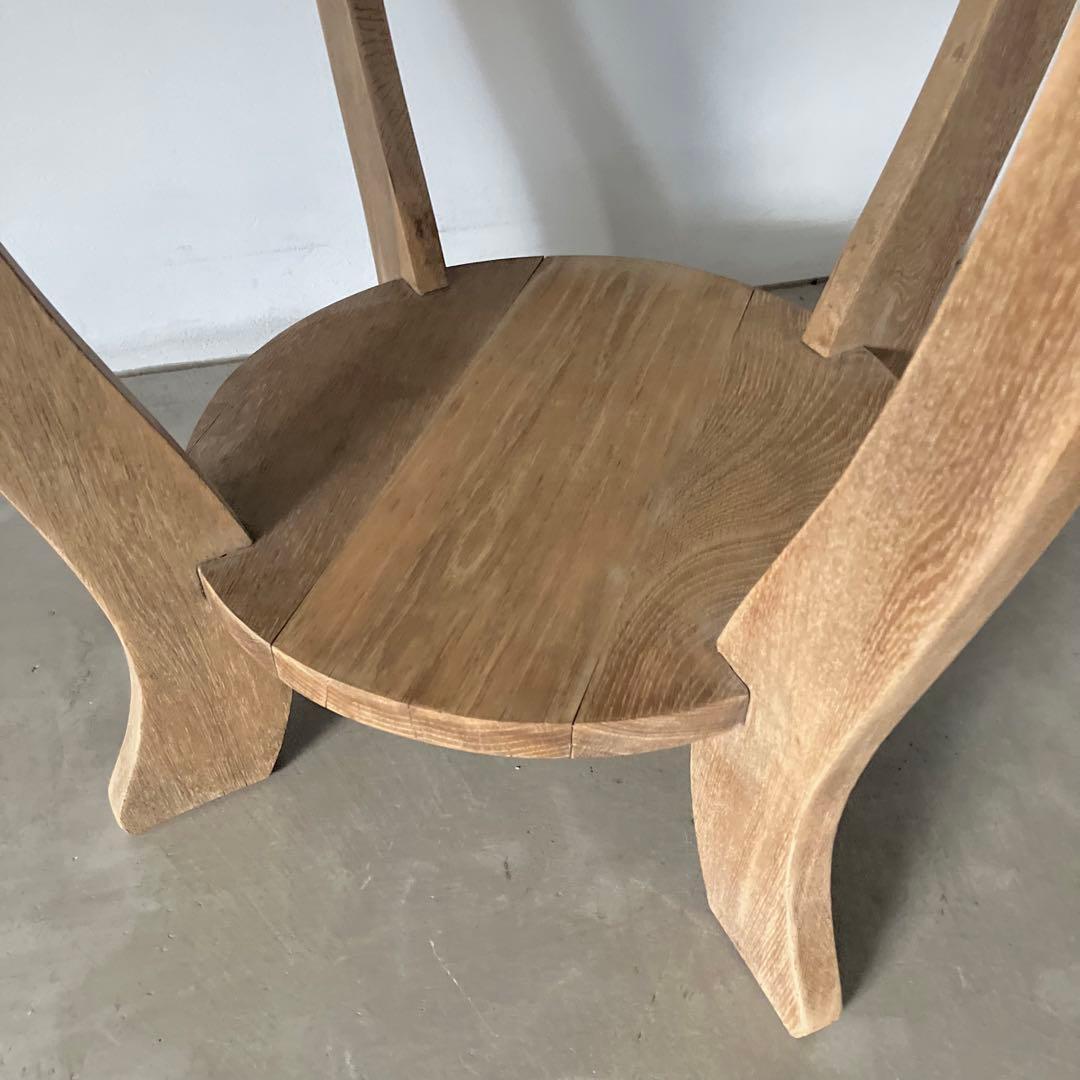 ナチュラルなラウンドテーブル