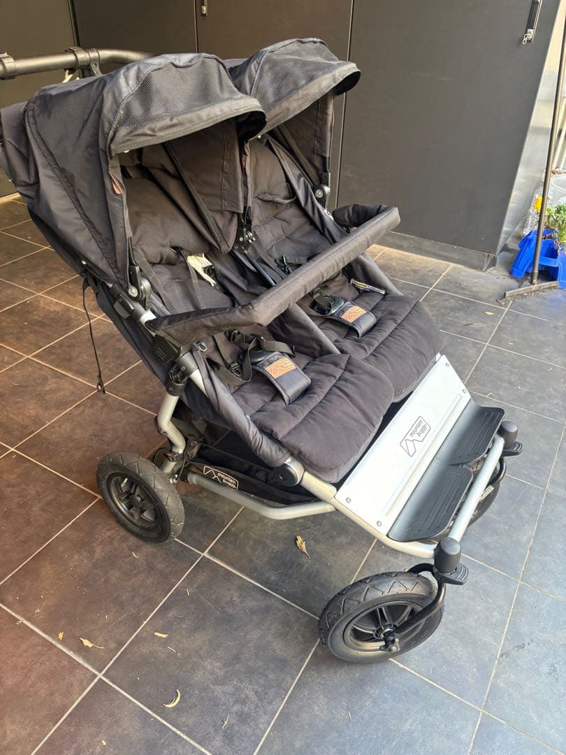 Mountain Buggy ／Duet 双子用ベビーカー／ブラック