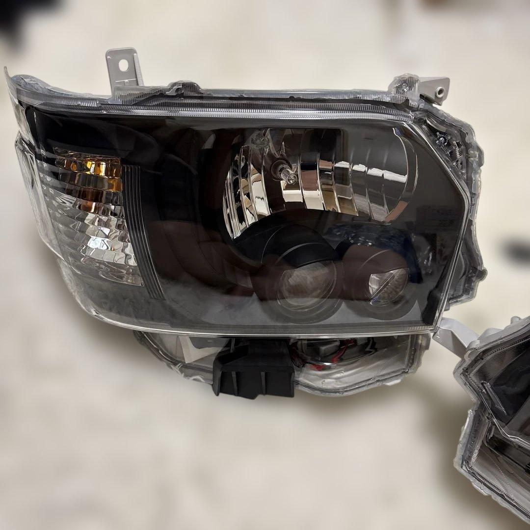 ハイエース　インナーブラックLED ライト