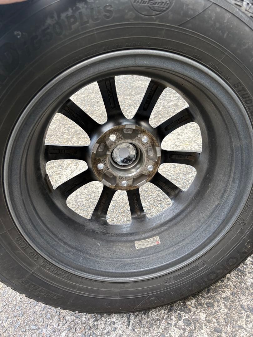 2020年製スタッドレスタイヤホイール195/65 R15 4本セットカバー付き