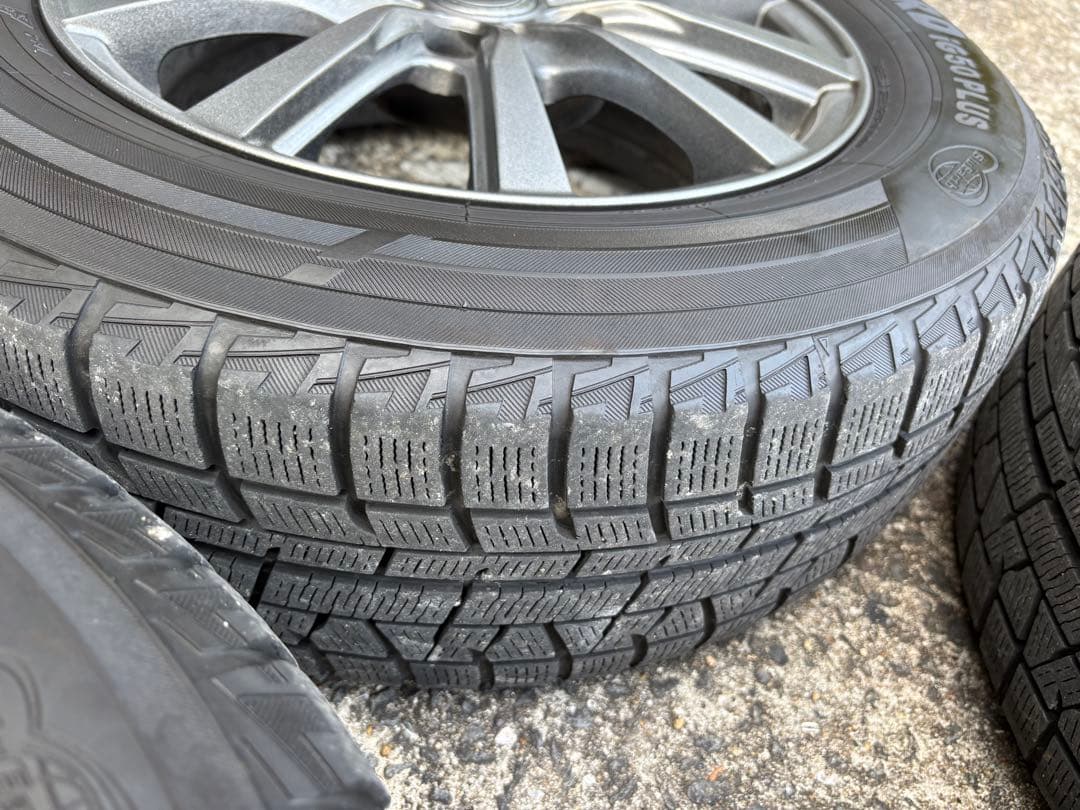 2020年製スタッドレスタイヤホイール195/65 R15 4本セットカバー付き