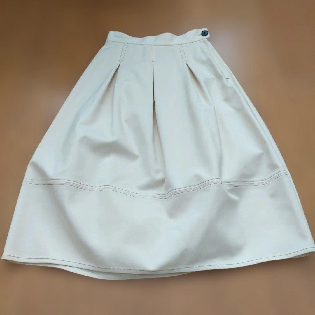 ☆新品未使用☆クールカレアン扱いLUIS MARI 生成り フレアスカート