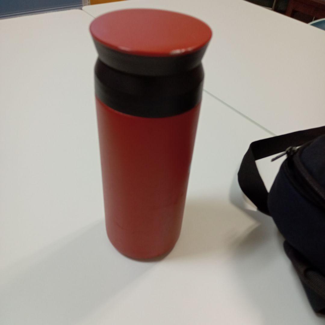 赤いステンレス水筒