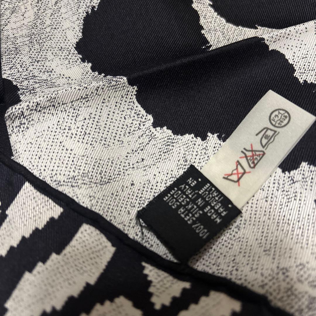 かりんと❗️レア！未使用！極美品！FENDIシルク100%ストール　ゼブラ柄