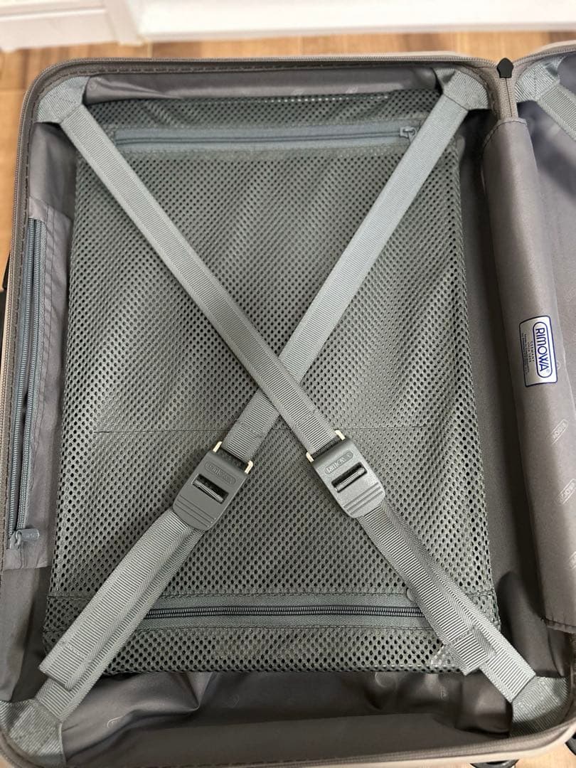 RIMOWA 中型キャリーケース(機内持ち込みサイズ)