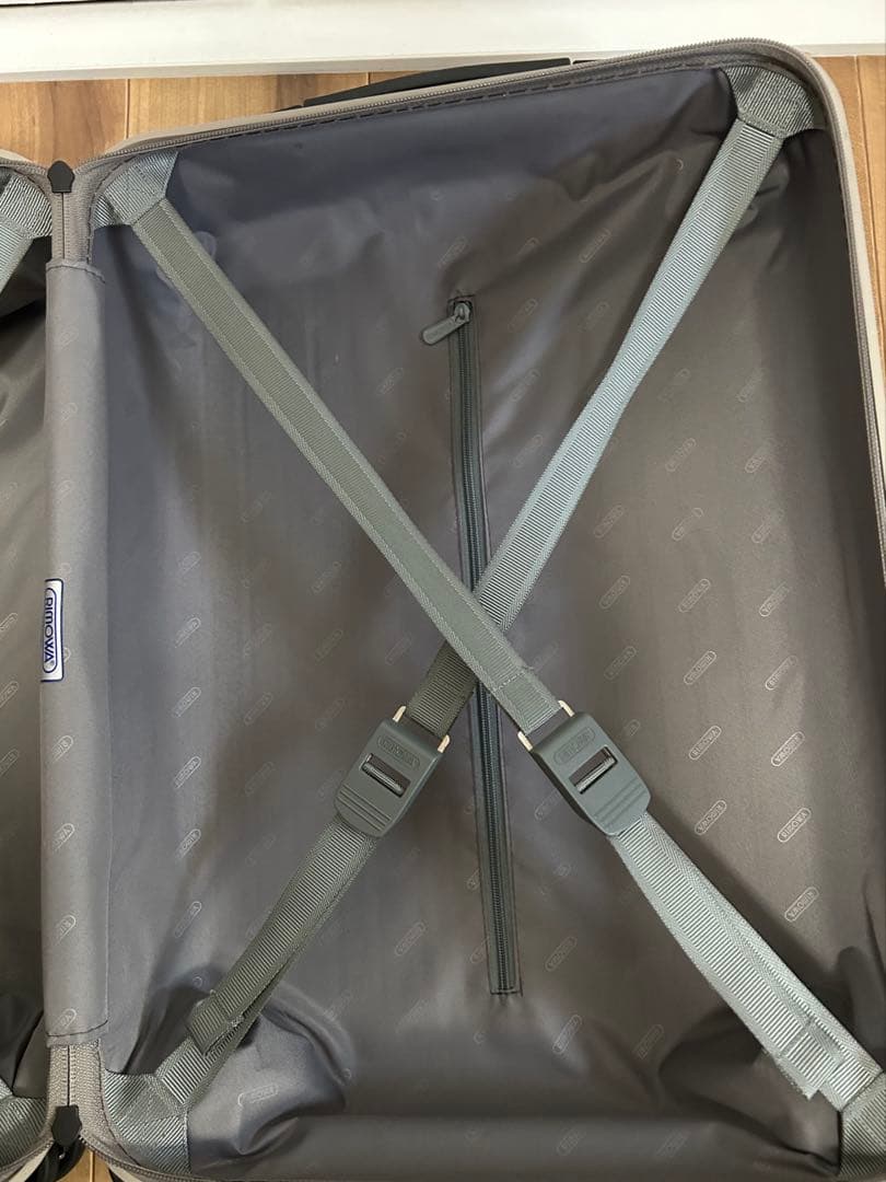 RIMOWA 中型キャリーケース(機内持ち込みサイズ)