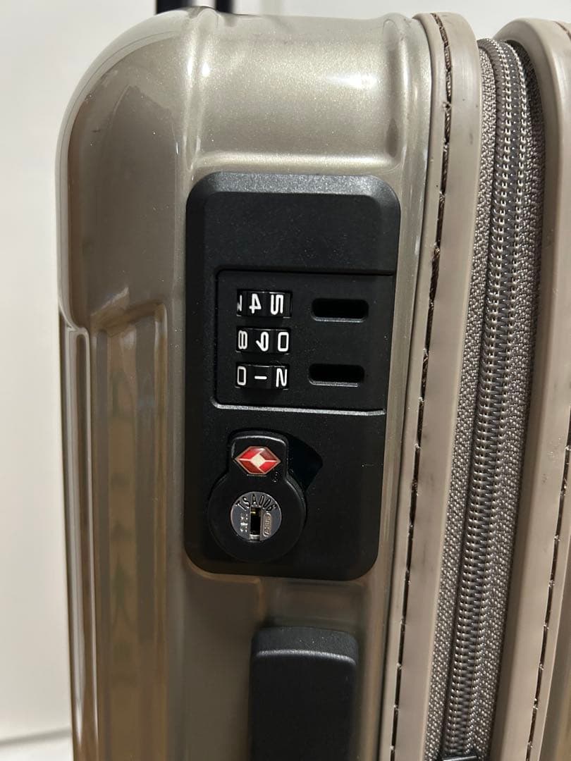 RIMOWA 中型キャリーケース(機内持ち込みサイズ)