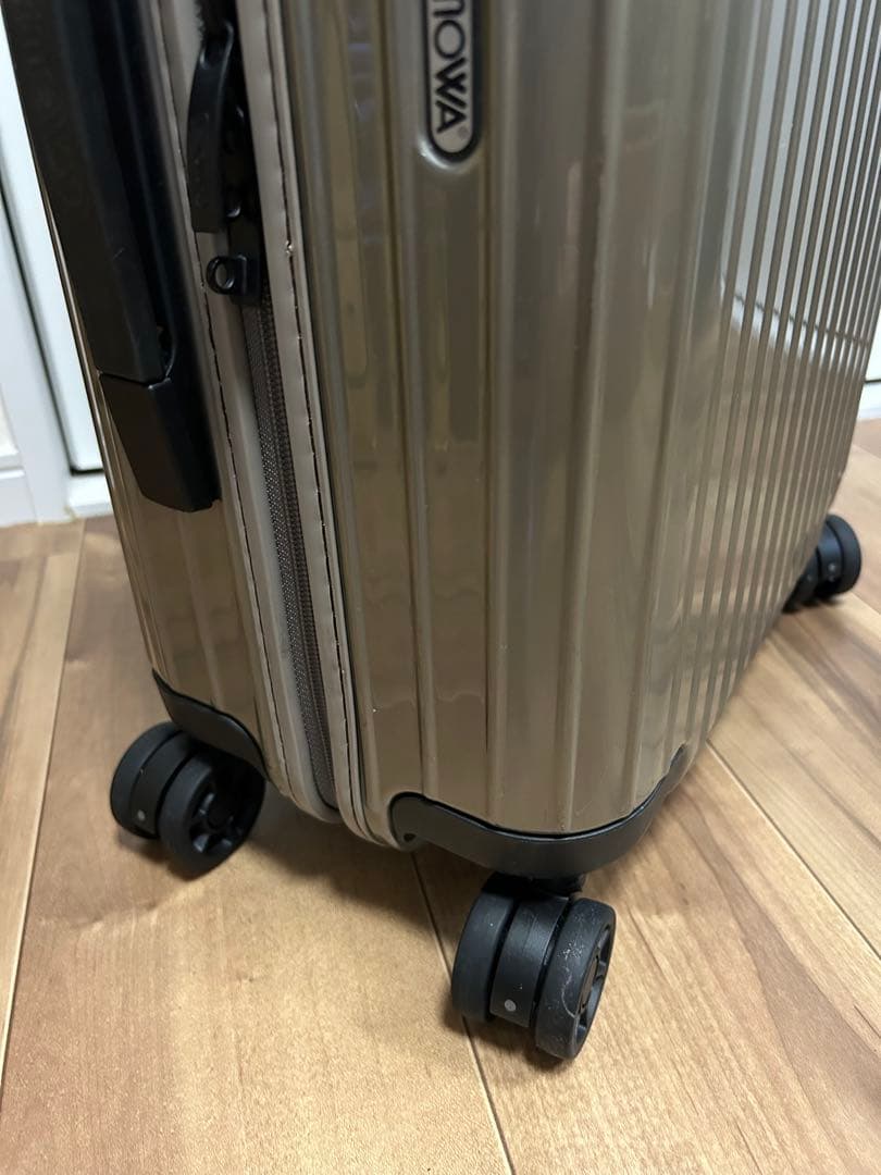 RIMOWA 中型キャリーケース(機内持ち込みサイズ)