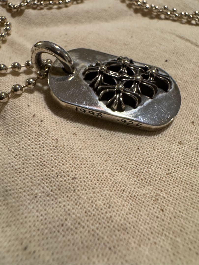 【クロムハーツ】レイズドセメタリードックタグ