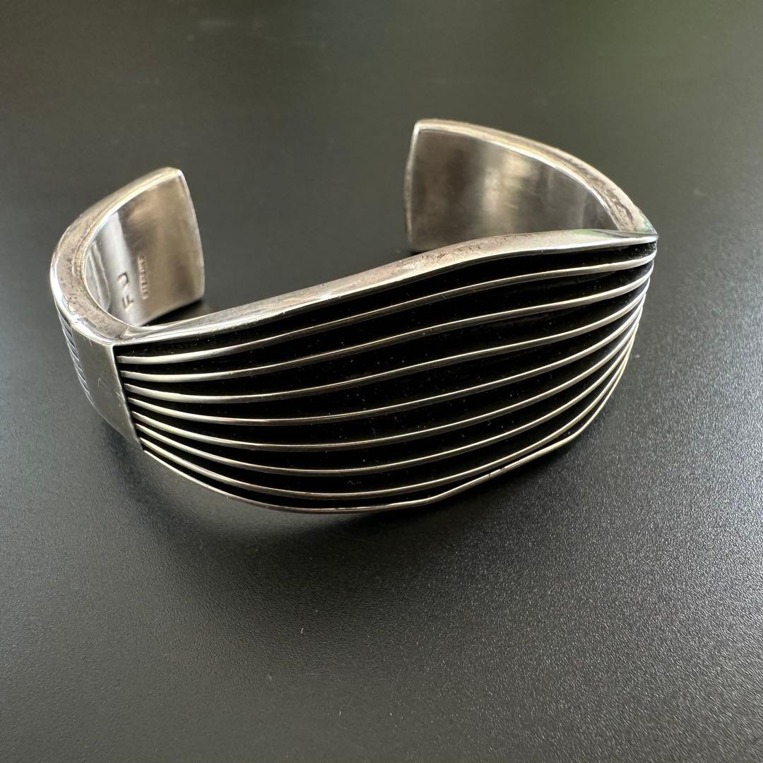 Navajo FRANCIS JONES ラウンドシェイブ バングル