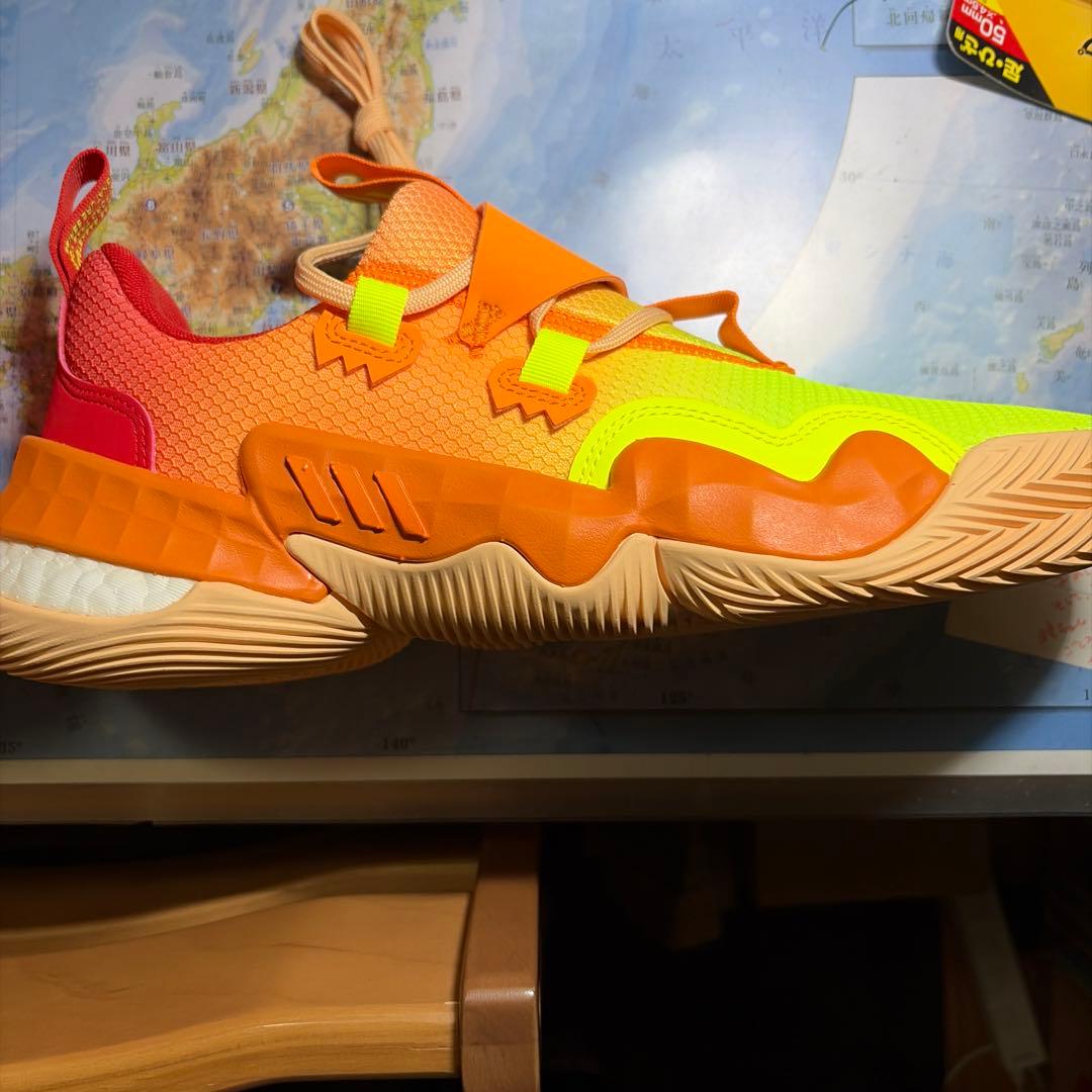 バスケットボールシューズ アディダス　adidas トレイヤング1