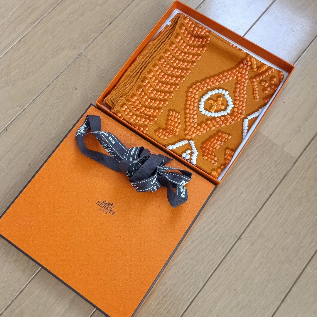 美品　HERMES シルク65cm スカーフ　真珠でできたケリー　箱　リボン