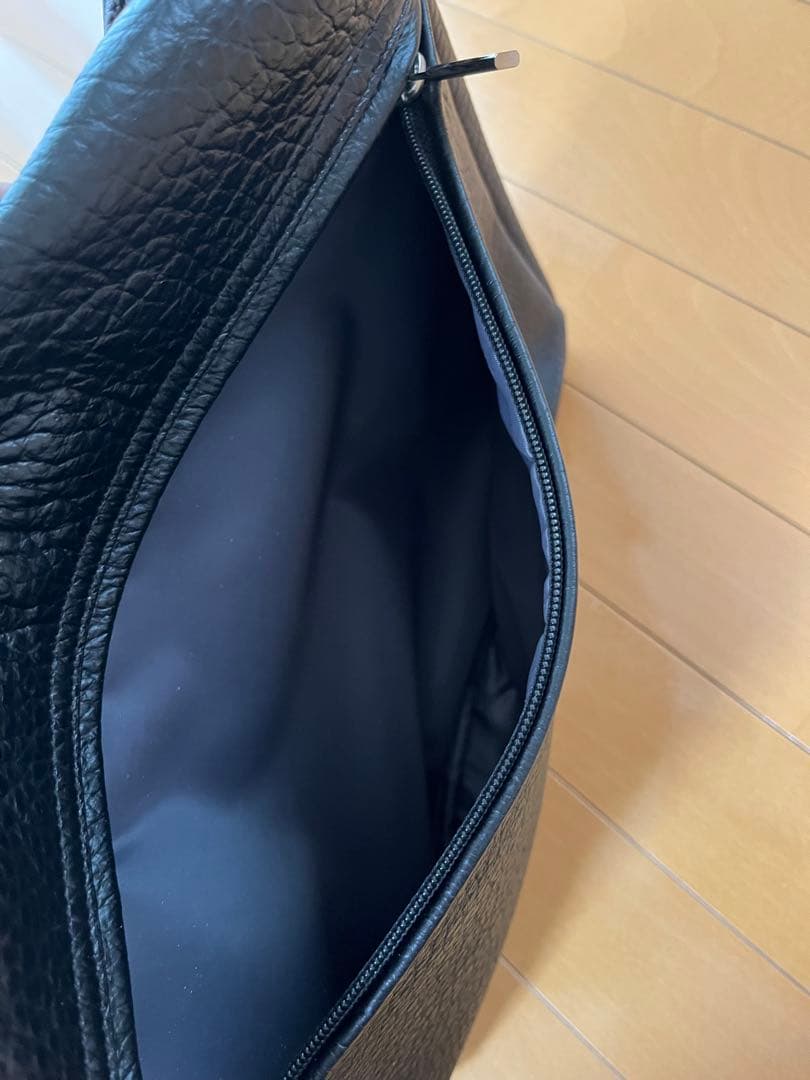 BREE メッセンジャーバッグ