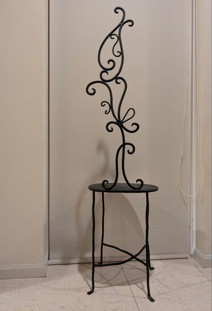 デザインの美しい　椅子　曲線 アイアン　チェア　インテリア