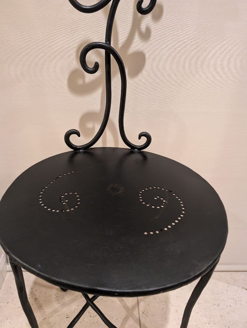 デザインの美しい　椅子　曲線 アイアン　チェア　インテリア