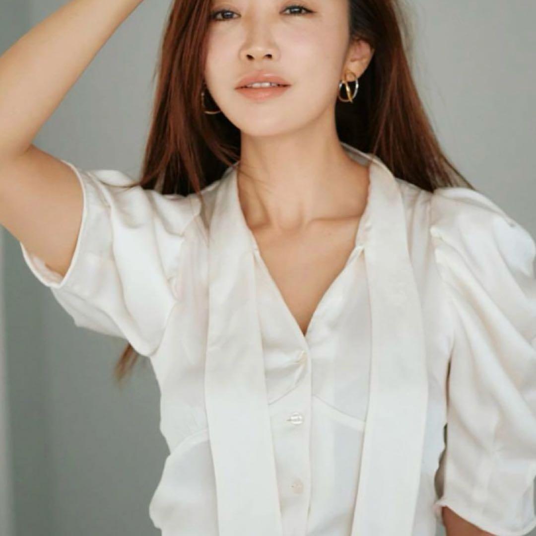 【新品未使用】CADUNE ≪神崎恵さんコラボ≫サテンボウタイブラウス