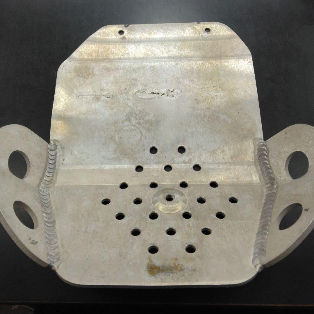 ヤマハTTR125スキッドプレート　中古品