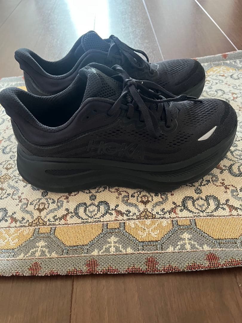 hoka ホカ　ボンダイ9 スニーカー　23.5