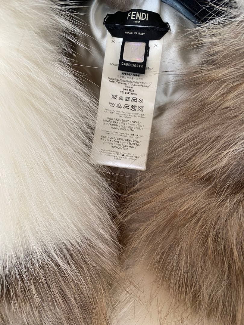 美品フェンディFENDIパール付きフォックスファー ショール毛皮
