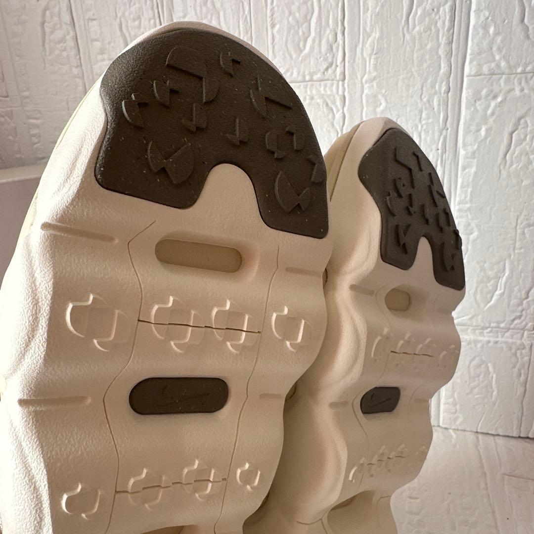 未使用ナイキ フライニット ブルーム ウィメンズシューズ26㎝