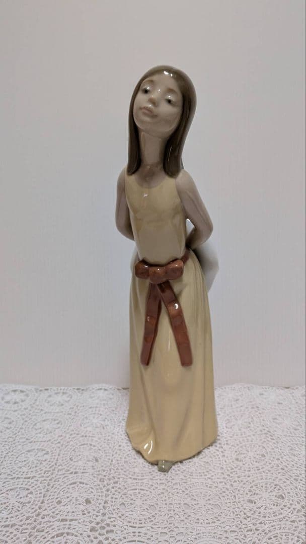 LLADRO　リヤドロ　【お気遣いなく(若草色の少女)】リアドロ Ｌ186