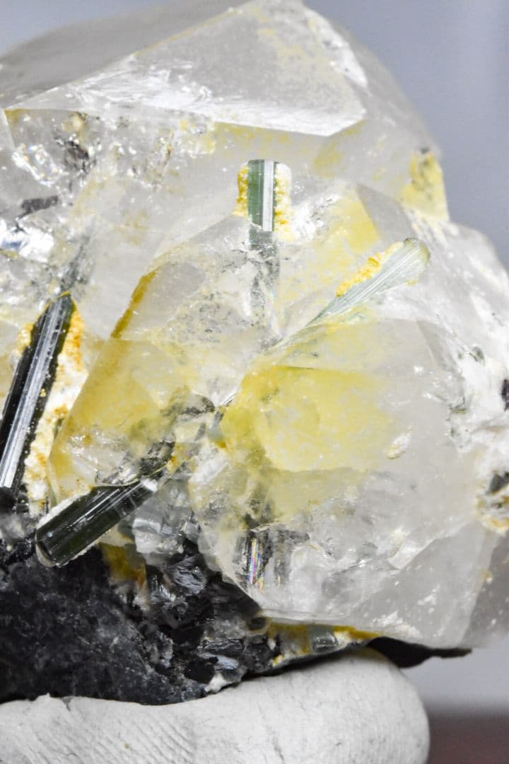 スカルドゥ産 グリーントルマリン.ショールwithクォーツ