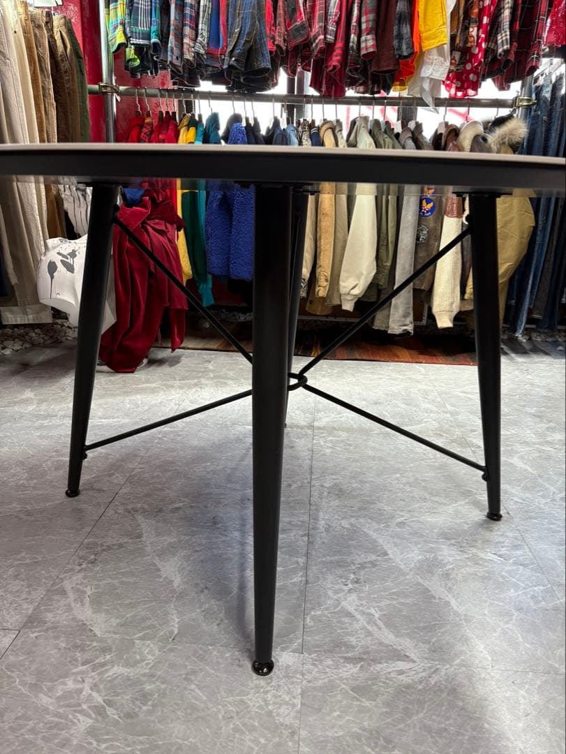 円形ガラストップダイニングテーブル