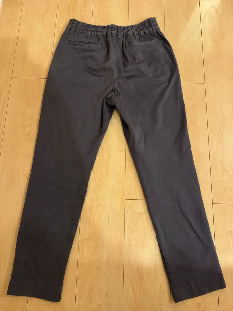 マユイ(いつかは、究極のグレーパンツ)