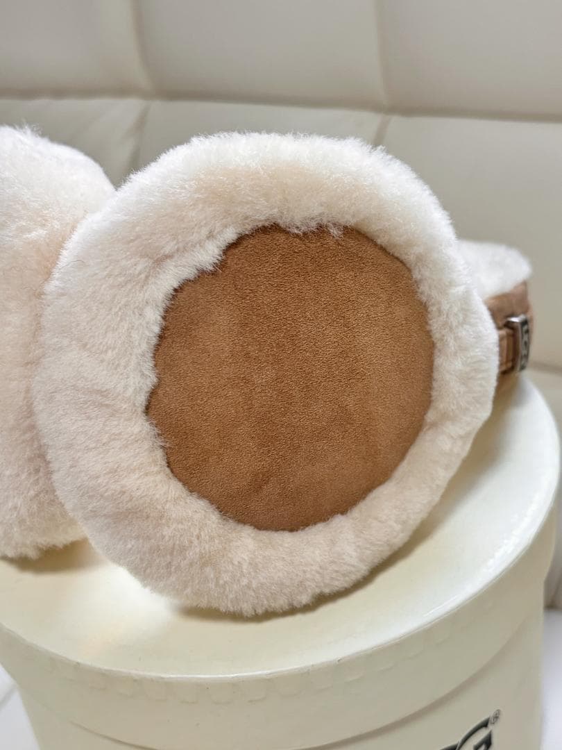 美品　未使用に近い　UGG イヤーマフ　箱付き　チェスナット　耳当て　ベージュ