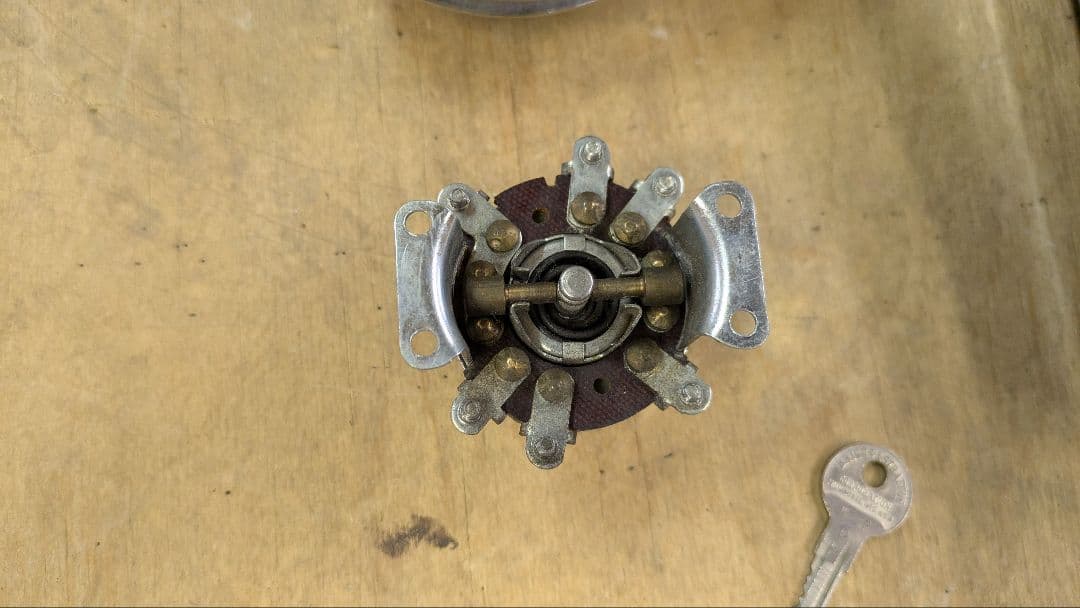 ☆ショベルヘッドパーツT　メーター＆メーターダッシュ（鍵付き）☆