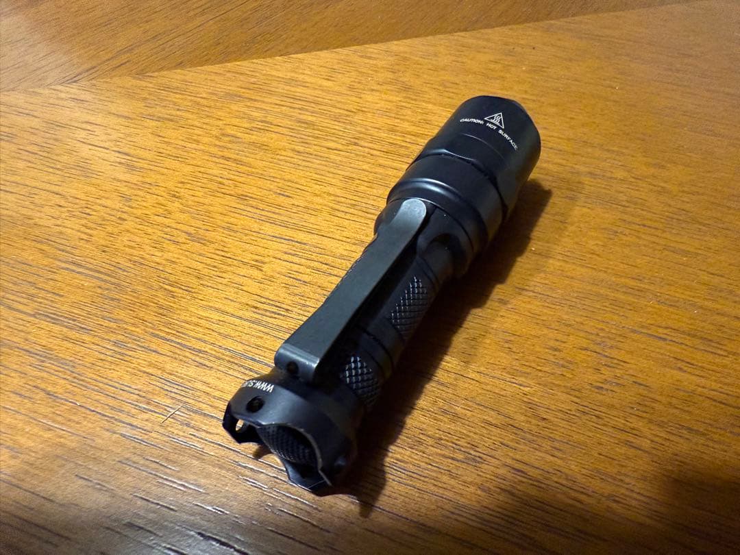 SUREFIRE E1D LED DEFENDER 懐中電灯