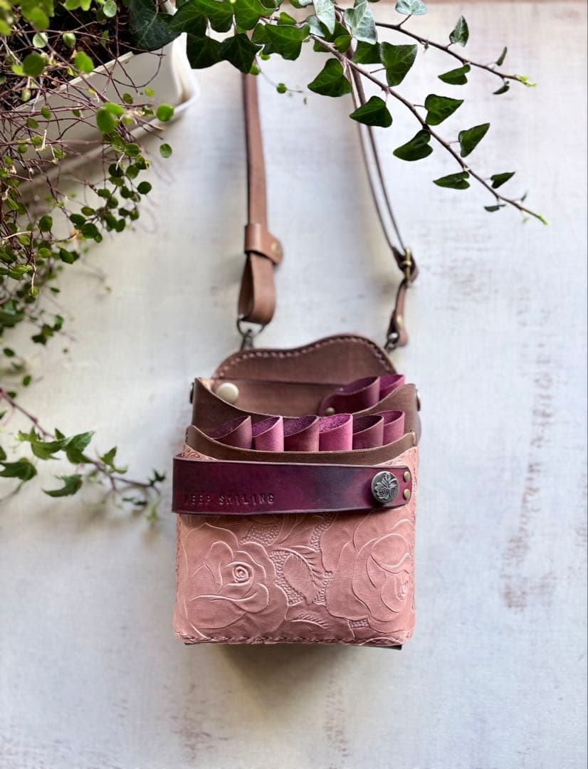 手染めブラウン、ローズ型押しピンク大容量シザーケース
