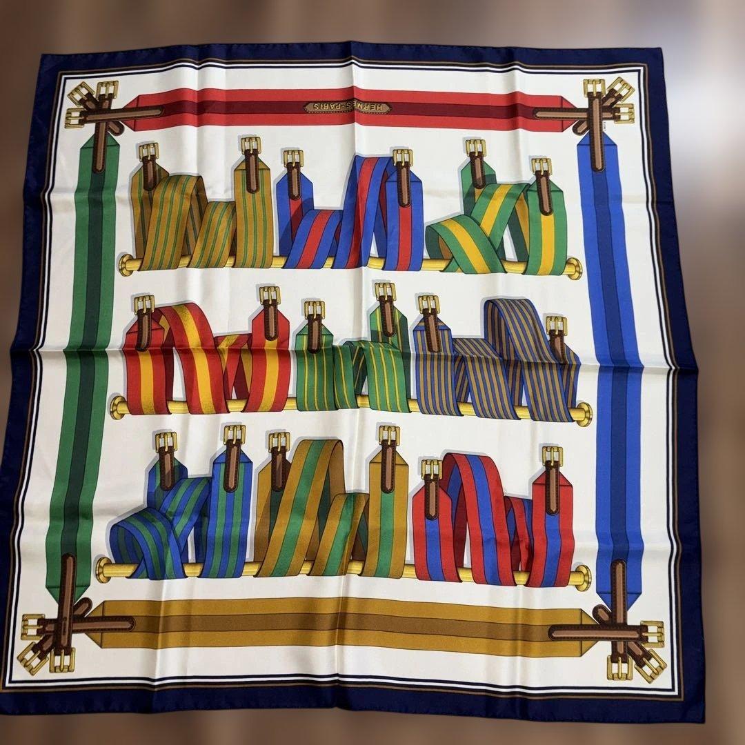 HERMES ・メダルデザイン シルクスカーフ【美品】土日限定価格