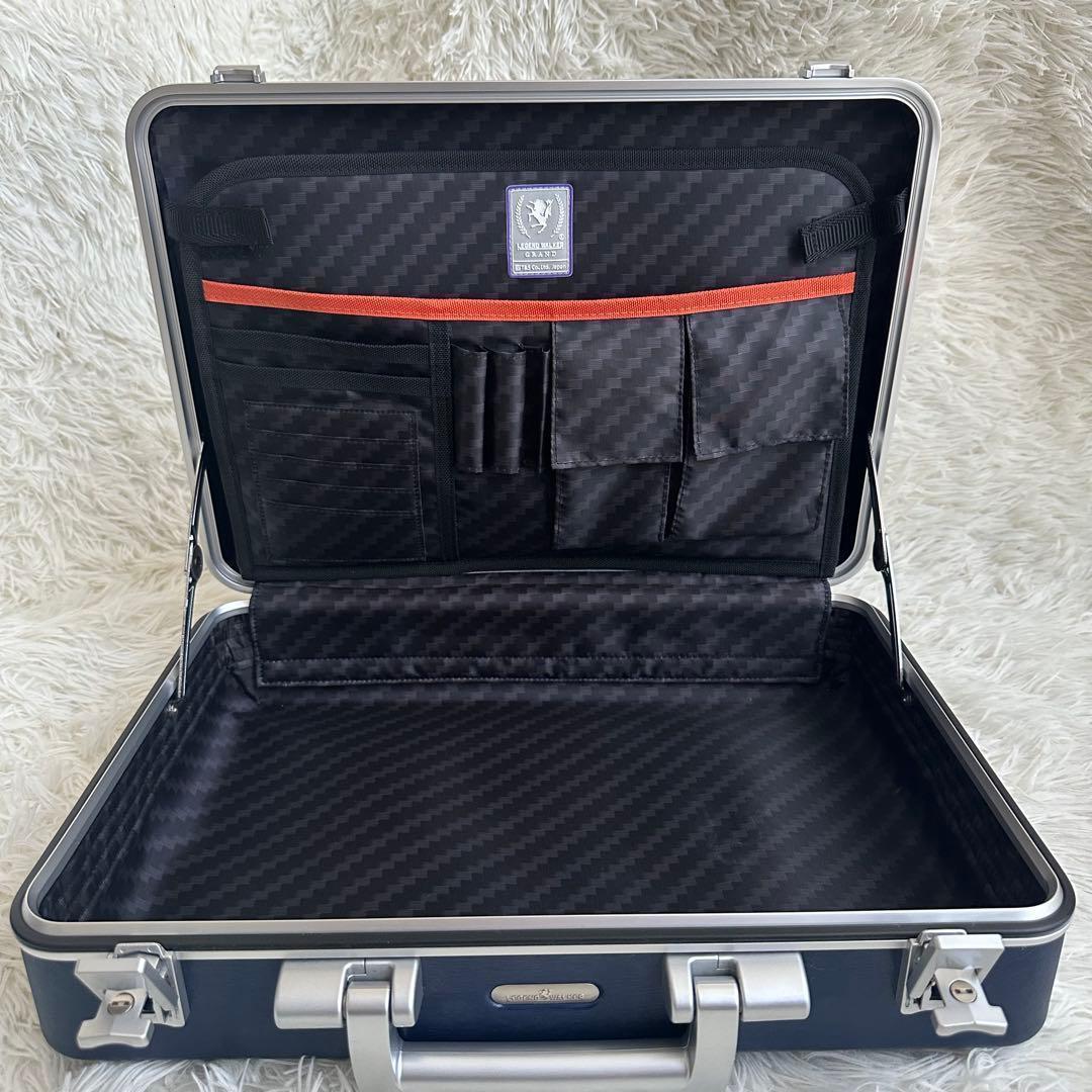 【最終価格美品】レジェンドウォーカーアタッシュケース6604-42ネイビー鍵付