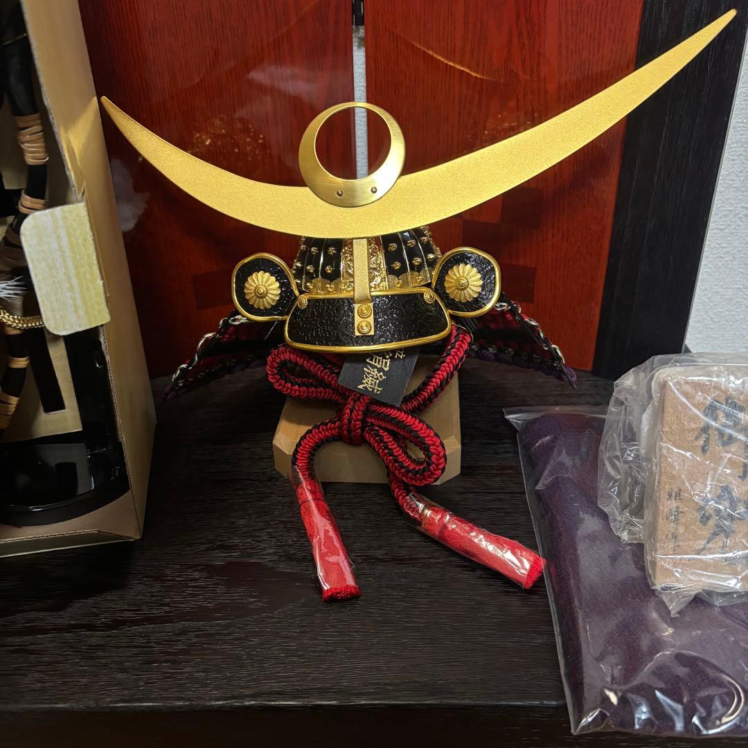 ②五月人形 兜 上杉木地呂塗兜飾り 収納箱