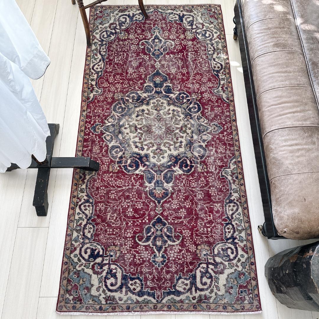 トルコ ヴィンテージラグ A132 レア レッド ネイビー ペールブルー