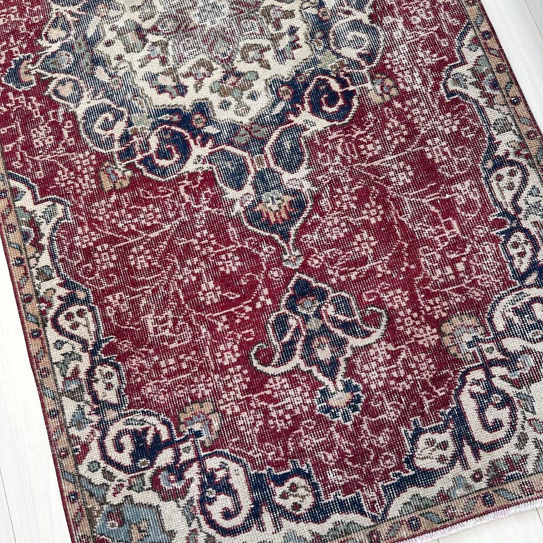 トルコ ヴィンテージラグ A132 レア レッド ネイビー ペールブルー